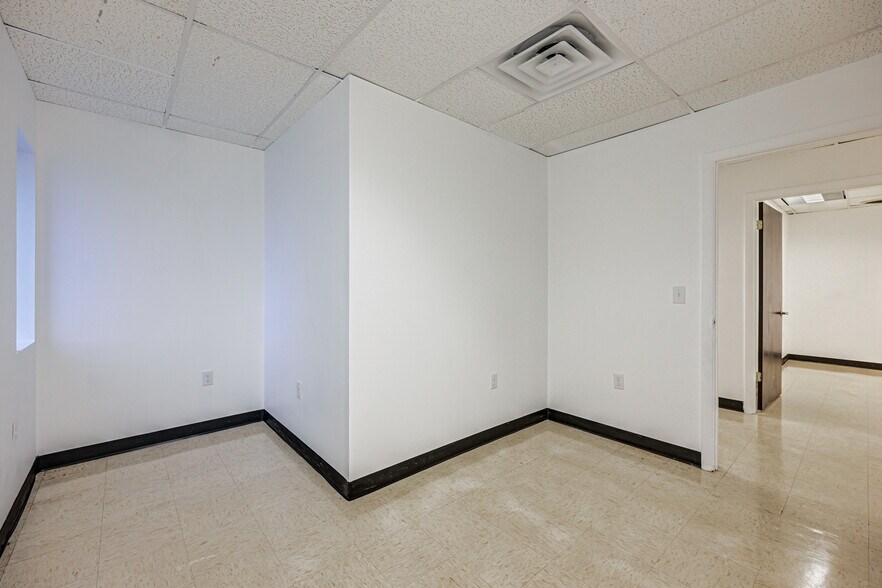 More Photos Of 20 Willow Springs Cir, York Warehouse For Sale