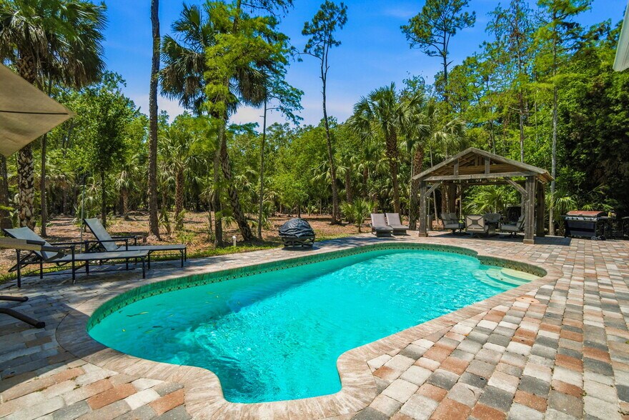 More Photos Of 4120 3rd Ave NW, Naples Apartments For Sale