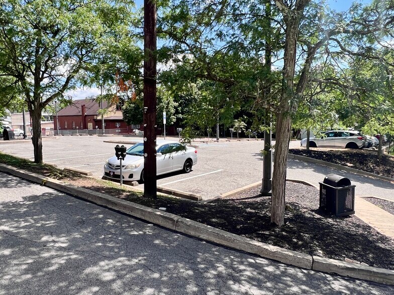 More Photos Of 547 Lincoln Ave, Bellevue Apartments For Lease