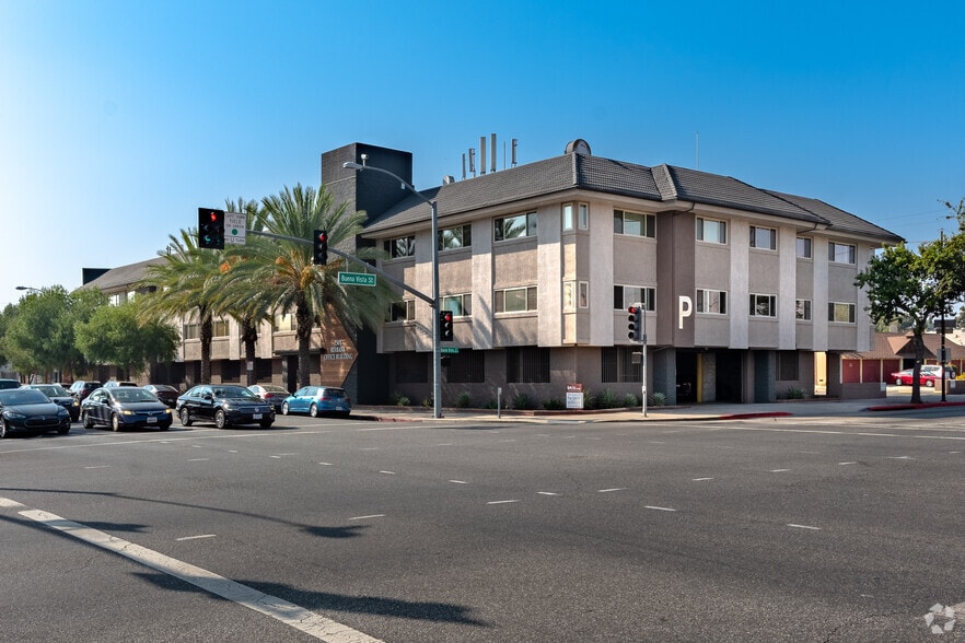 More Photos Of 2501 W Burbank Blvd, Burbank Loft Creative Space For Lease