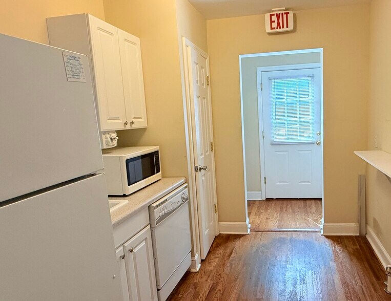 More Photos Of 2401 White Ave, Nashville Office For Sale