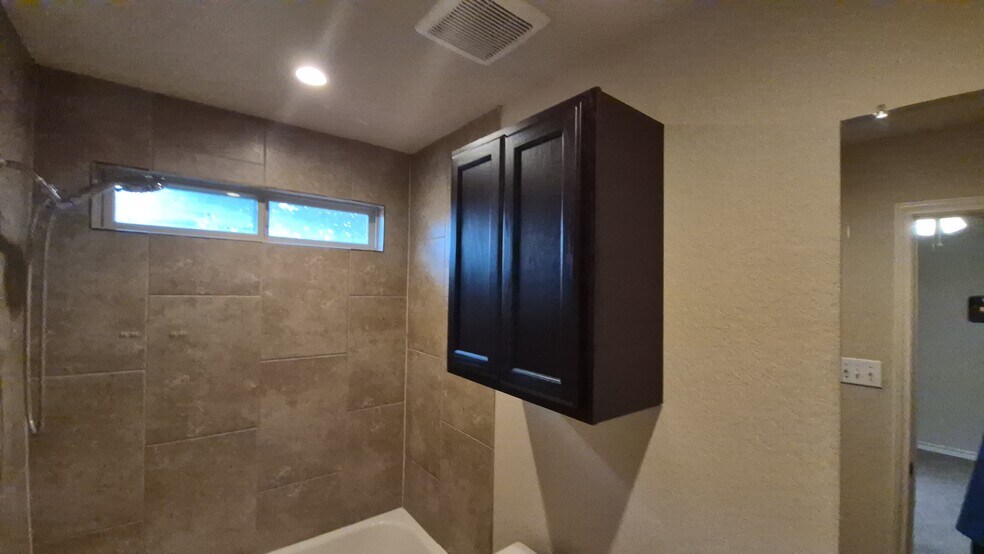 More Photos Of 6866 Lakeview Dr, San Antonio Multifamily For Sale