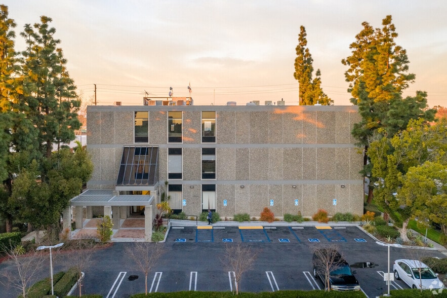 Primary Photo Of 1950 E 17th St, Santa Ana Office For Lease