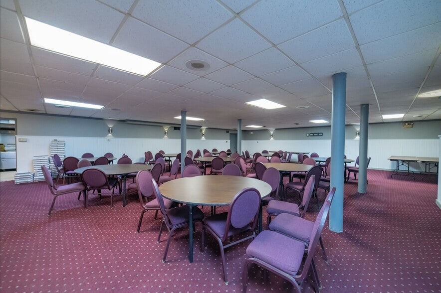 More Photos Of 1562 Island Ave, McKees Rocks Restaurant For Sale