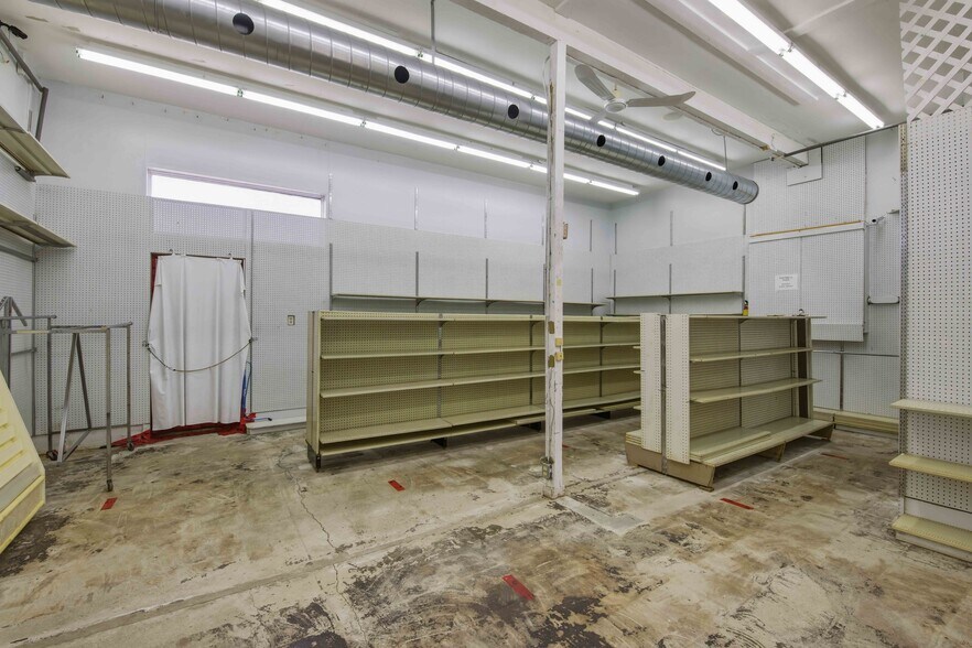 More Photos Of 7024 Hwy 6, Tobermory Storefront Retail Residential For Sale