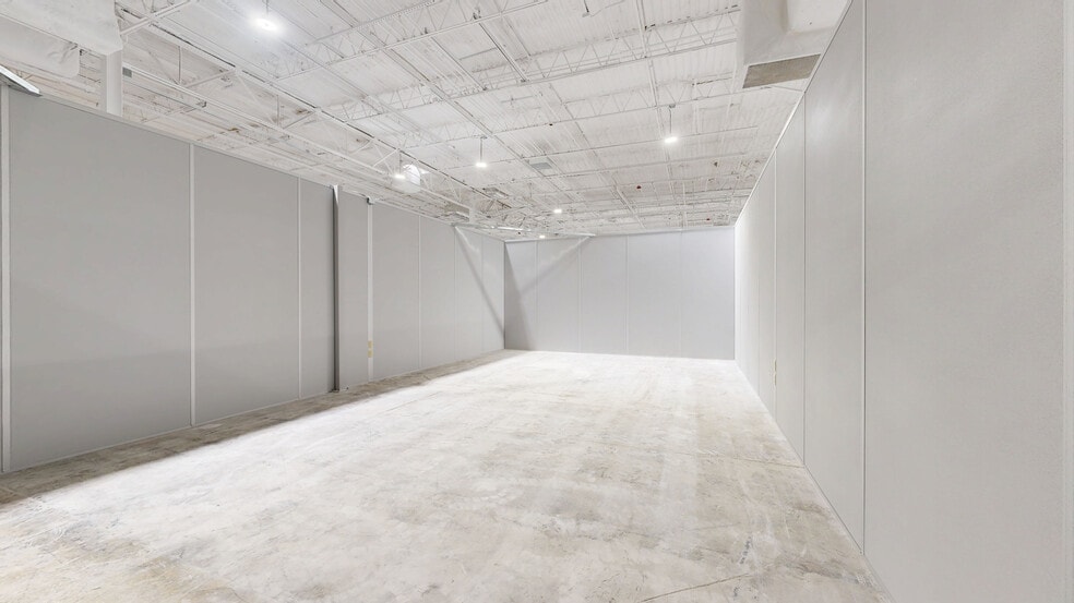 More Photos Of 4121 34th St, Orlando Warehouse For Lease