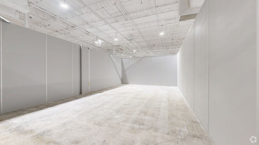 More Photos Of 4121 34th St, Orlando Warehouse For Lease