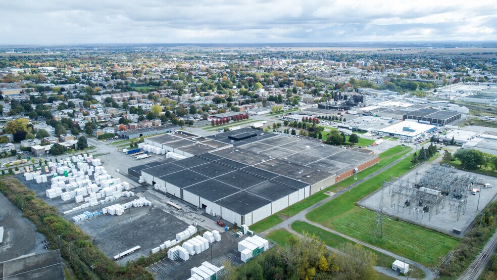 More Photos Of 2900-3070 Rue Cartier, Saint-hyacinthe Warehouse For Lease