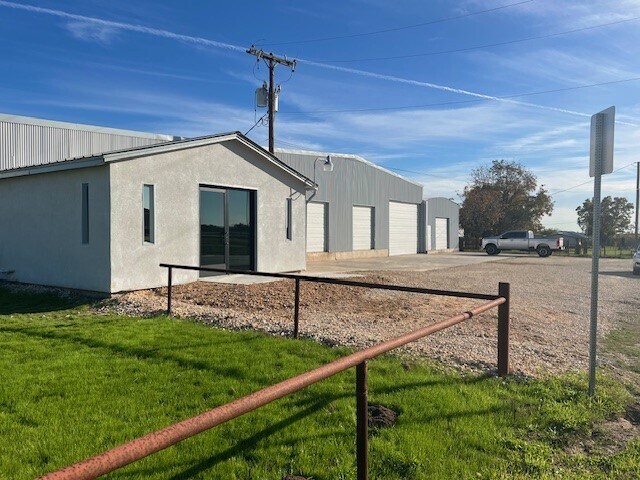 More Photos Of 6920 Gardner Rd, San Antonio Service For Lease