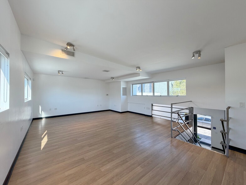 More Photos Of 3767 Overland Ave, Los Angeles Loft Creative Space For Lease