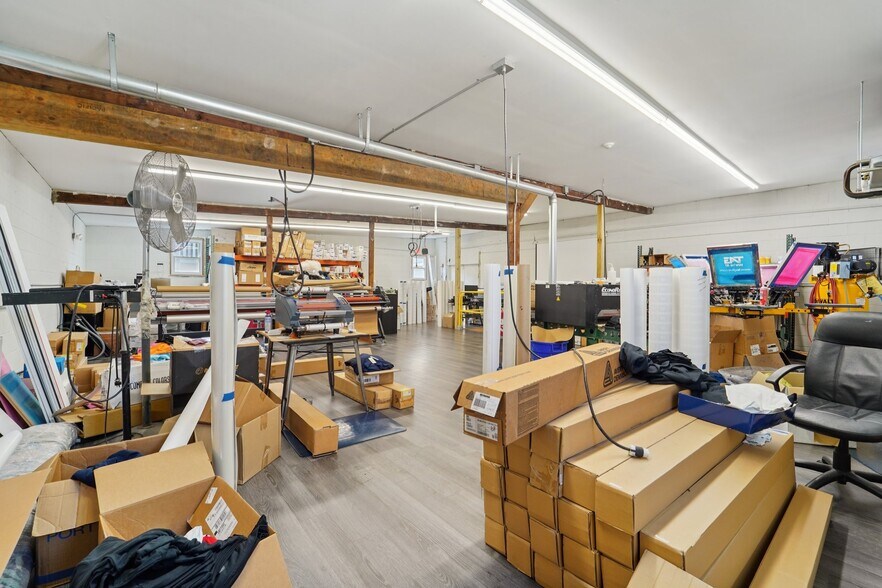 More Photos Of 593-595 New York Ave, Lyndhurst Light Manufacturing For Lease