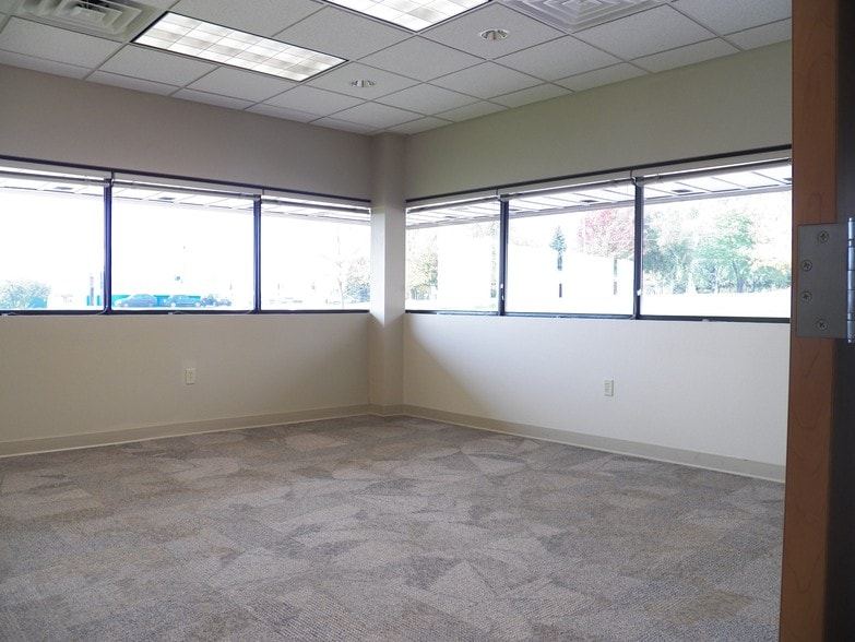 More Photos Of 2985 S Ridge Rd, Green Bay Medical For Lease