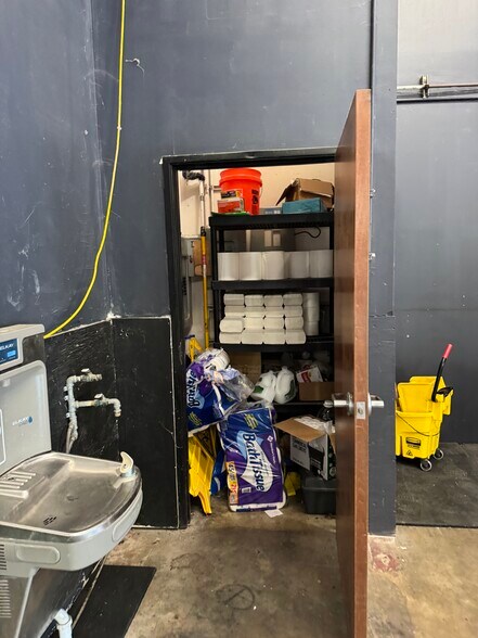 More Photos Of 1106 Smith Rd, Austin Warehouse For Lease