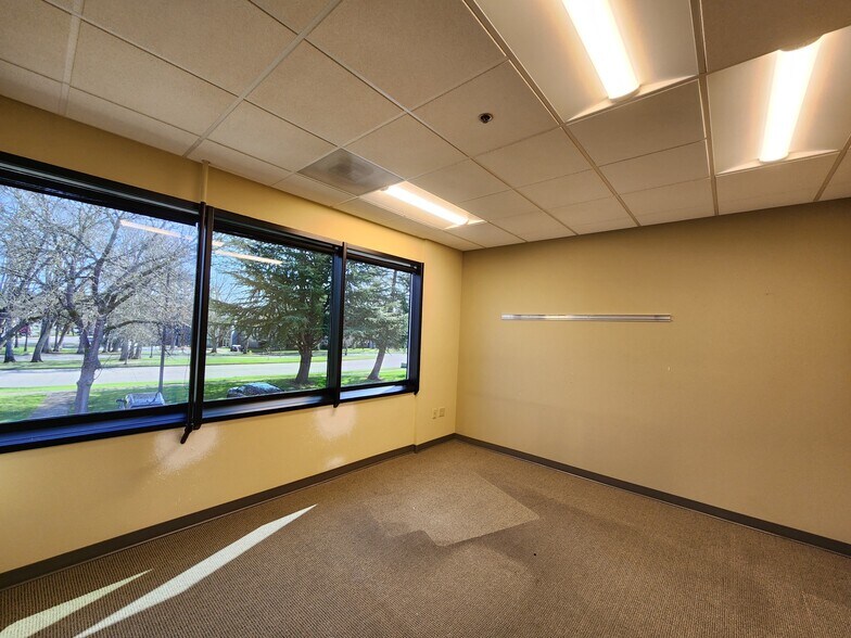 More Photos Of 8505 SW Creekside Pl, Beaverton Office For Lease