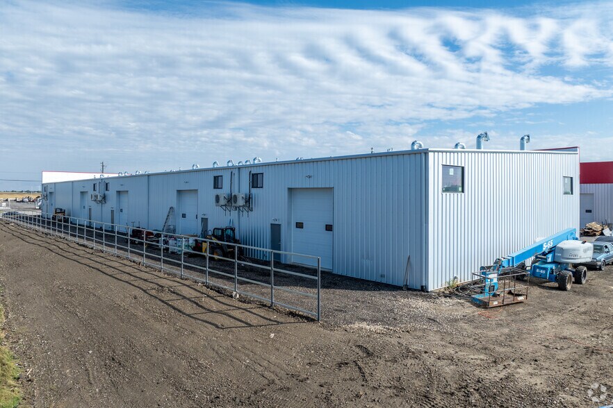 More Photos Of 285127 Frontier Rd, Calgary Warehouse For Lease
