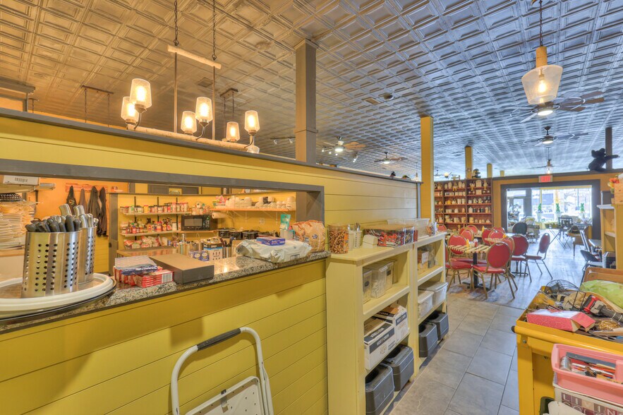 More Photos Of 108 W Walnut St, Smithville Restaurant For Sale