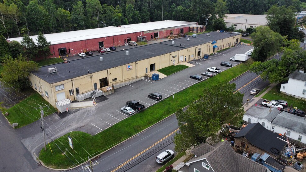 More Photos Of 533 Davisville Rd, Willow Grove Warehouse For Lease