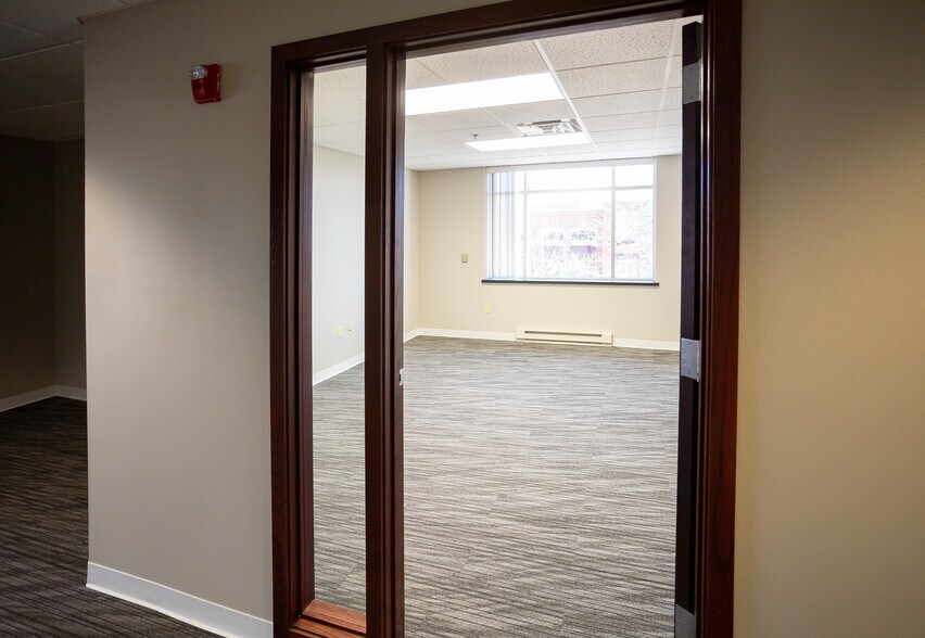 More Photos Of 19105 W Capitol Dr, Brookfield Medical For Lease