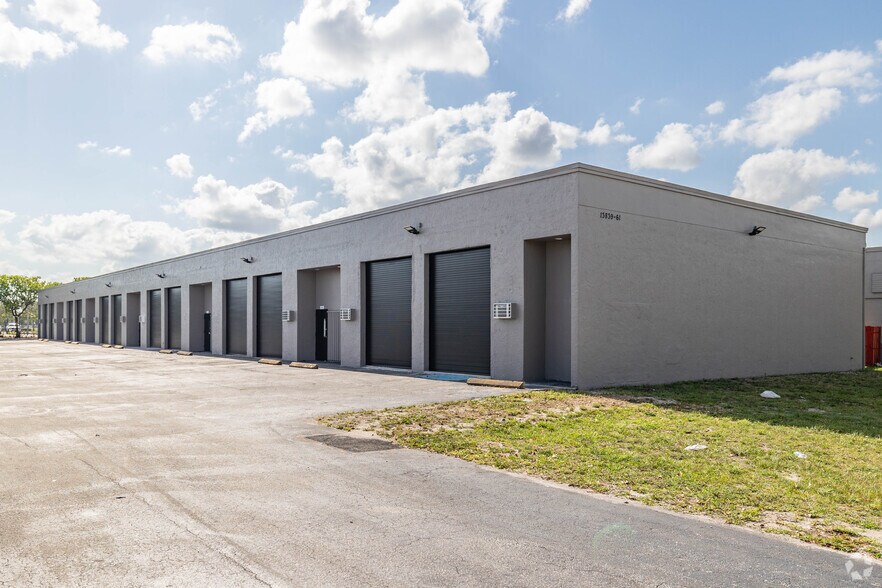 More Photos Of 13815-13831 SW 139th Ct, Miami Warehouse For Lease