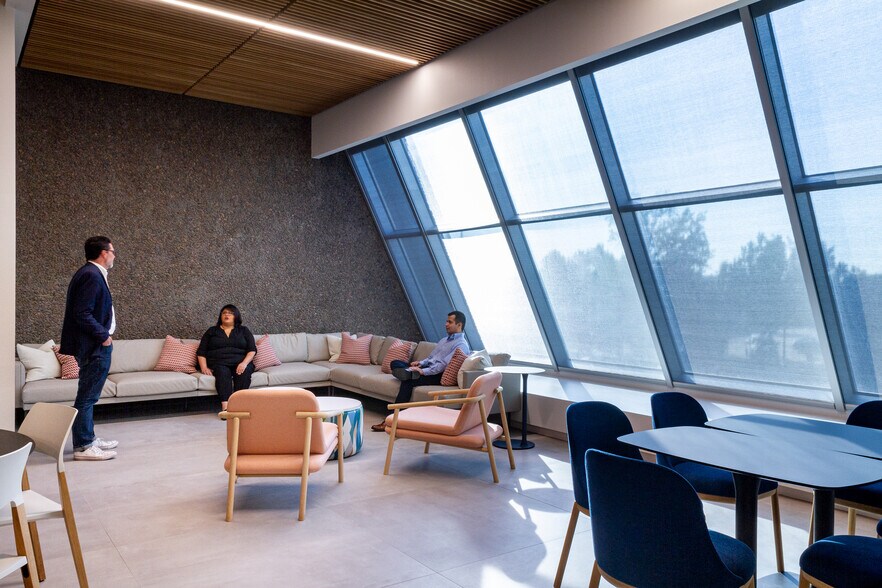 More Photos Of 3000 Pegasus Park Dr, Dallas Unknown For Lease