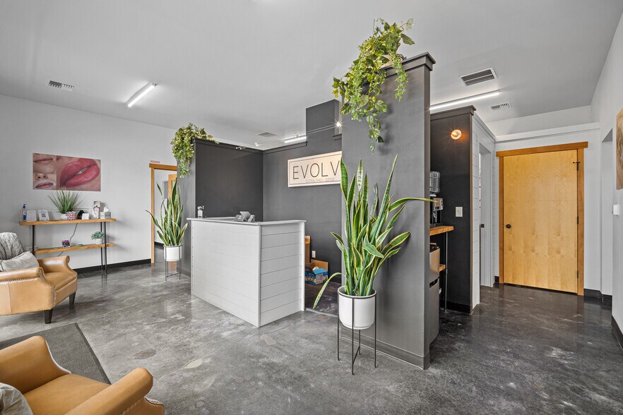 More Photos Of 1714 S 2nd St, Mount Vernon Office For Lease
