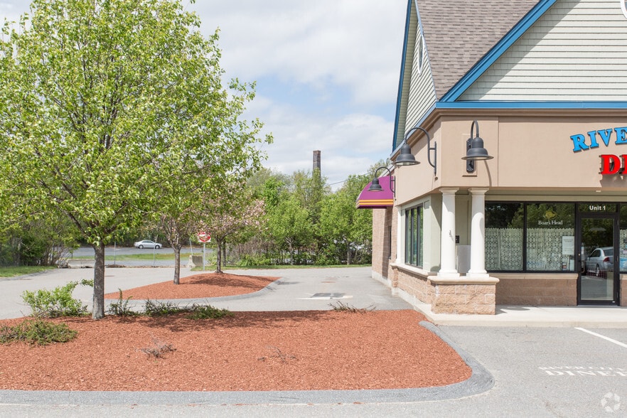 More Photos Of 68 Airport Rd, Fitchburg General Retail For Lease