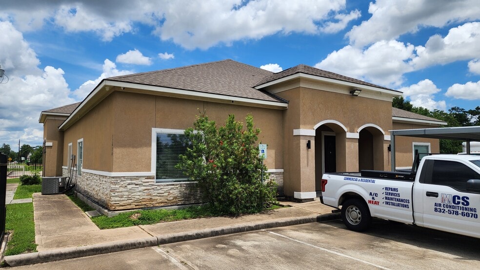 More Photos Of 17434 Red Oak Dr, Houston Medical For Lease