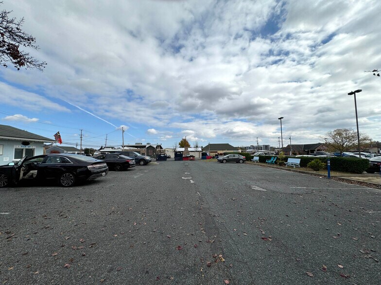 More Photos Of 2126 N Fountain Green Rd, Bel Air Supermarket For Sale