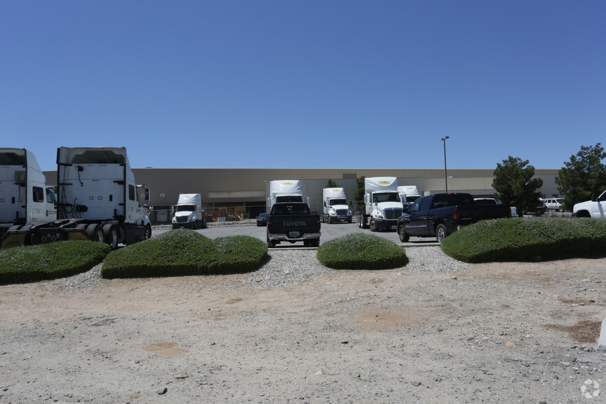 More Photos Of 17477 Nisqualli Rd, Victorville Distribution For Lease