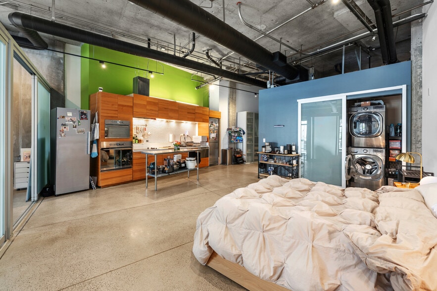 More Photos Of 3940 7th Ave, San Diego Office For Sale
