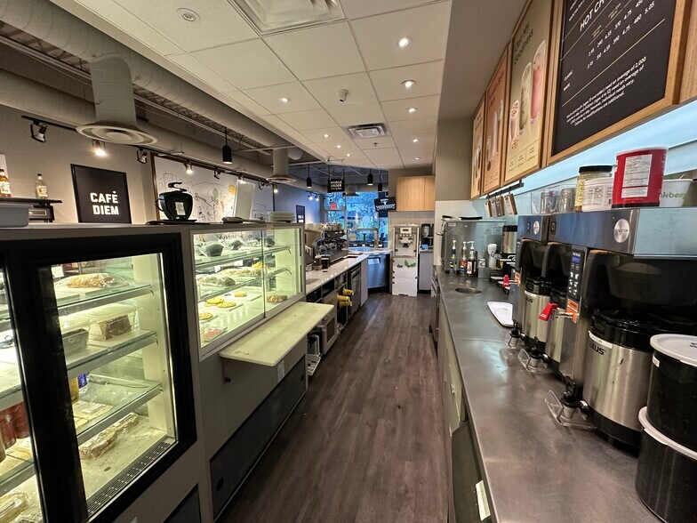 More Photos Of 486 Hazeldean Rd, Ottawa Freestanding For Sale