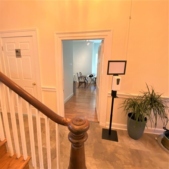 More Photos Of 9-11 W Market St, Leesburg Medical For Lease