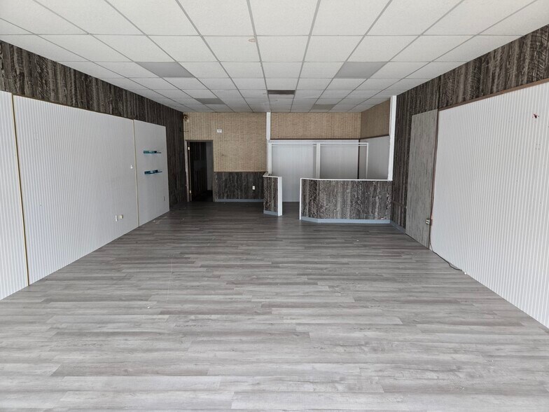 More Photos Of 1900-1940 Military Rd, Columbus Storefront For Lease