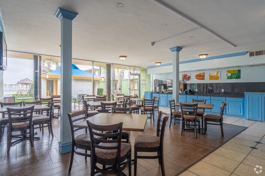 More Photos Of 3202 E Surfside Blvd, Corpus Christi Hotel For Sale
