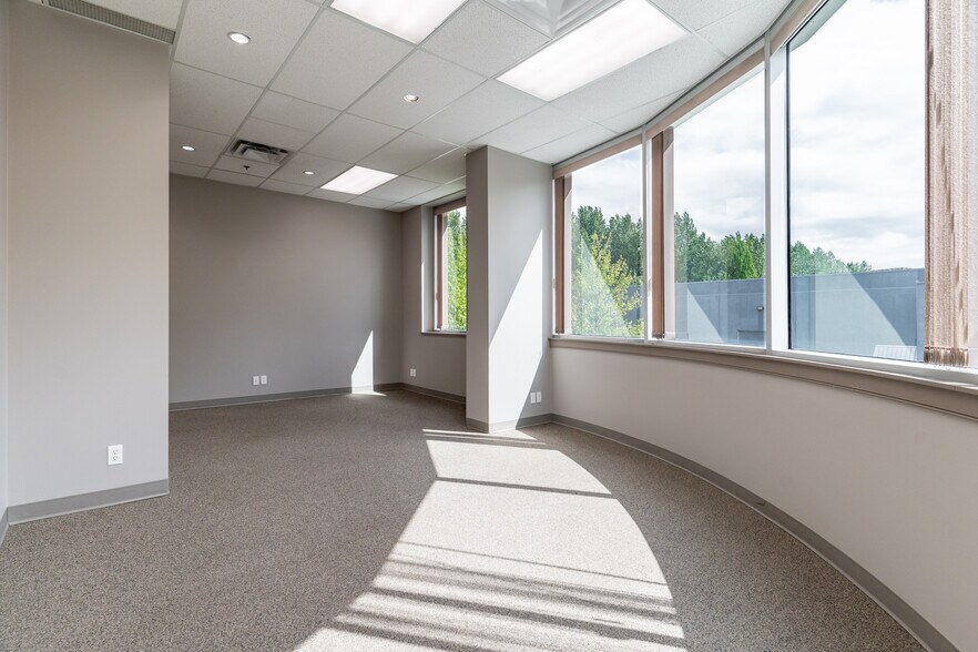 More Photos Of 5536 275 St, Langley Twp Warehouse For Lease