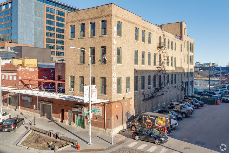 Primary Photo Of 900 W Fulton Market St, Chicago Apartments For Lease