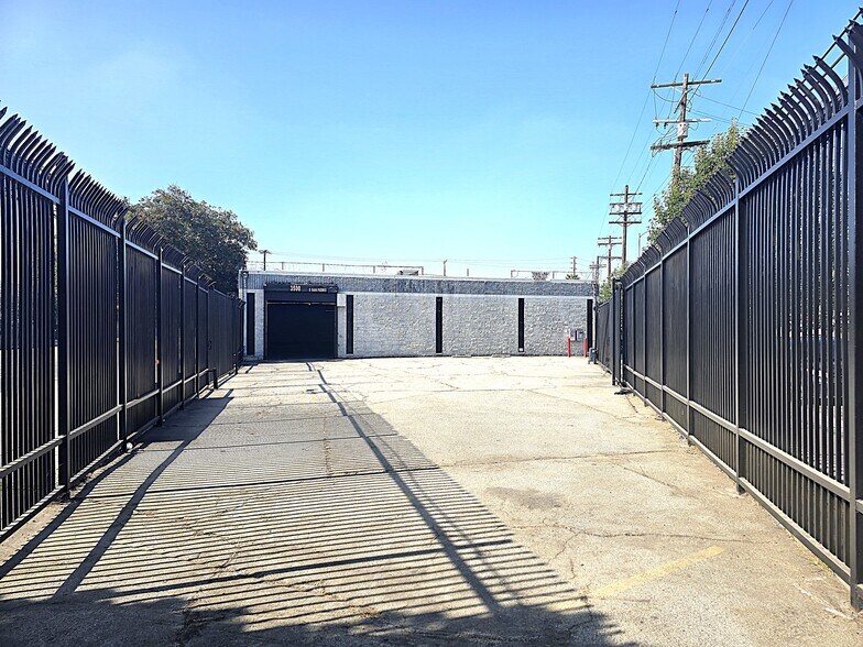 More Photos Of 3500 S San Pedro St, Los Angeles Warehouse For Lease