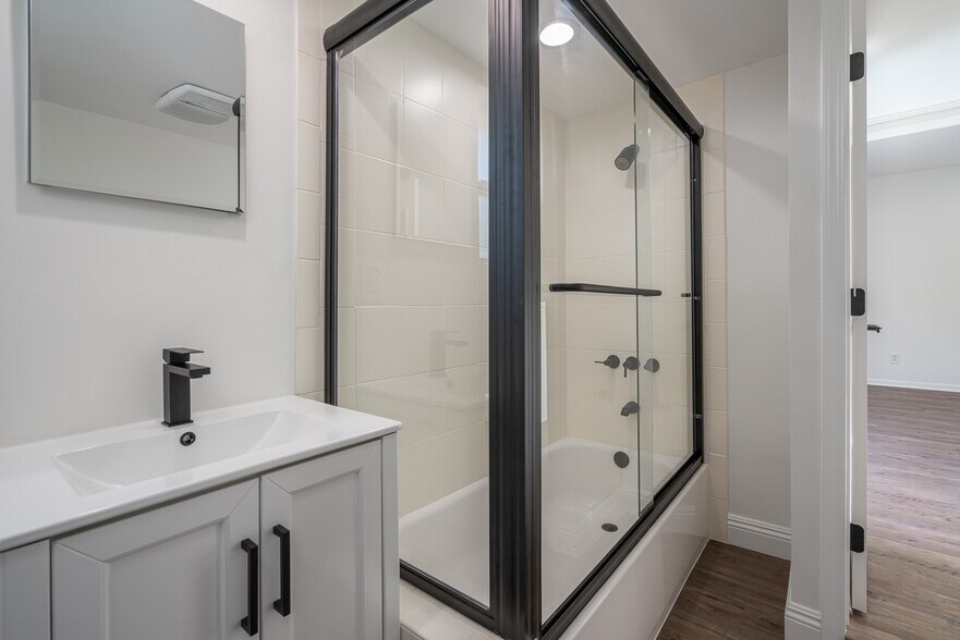 More Photos Of 1226 S Dunsmuir Ave, Los Angeles Multifamily For Sale