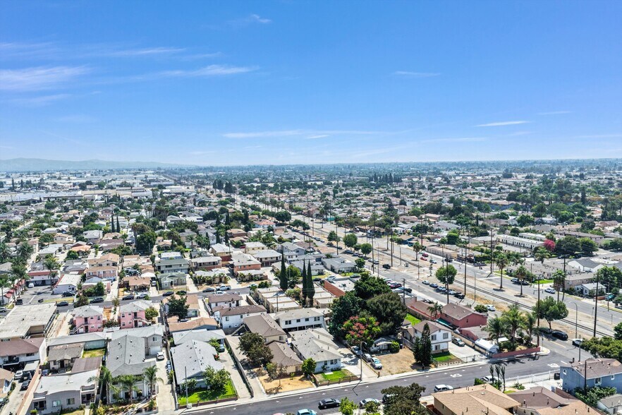 More Photos Of 6142 Vinevale Ave, Maywood Apartments For Sale