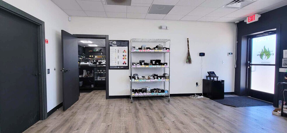 More Photos Of 606 3rd St, Bay City Storefront For Sale
