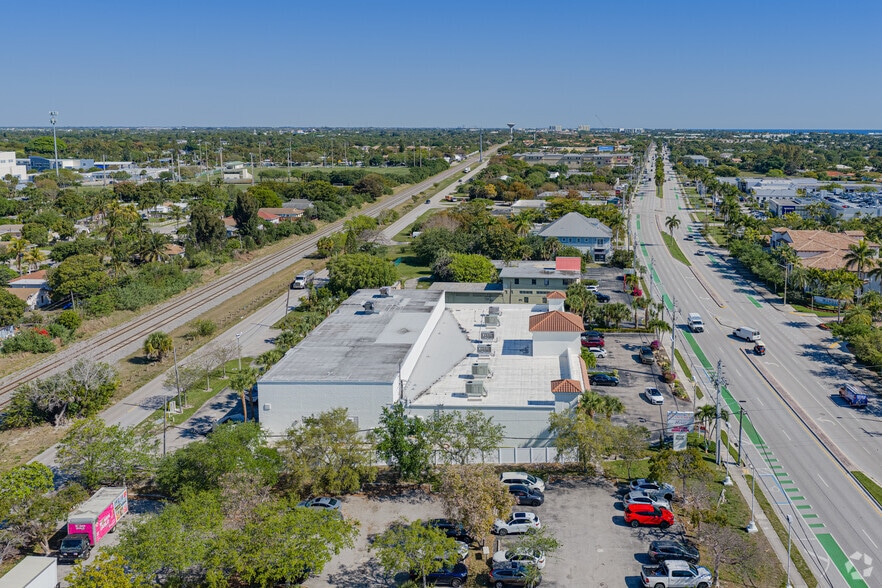 More Photos Of 2000 N Federal Hwy, Delray Beach General Retail For Lease