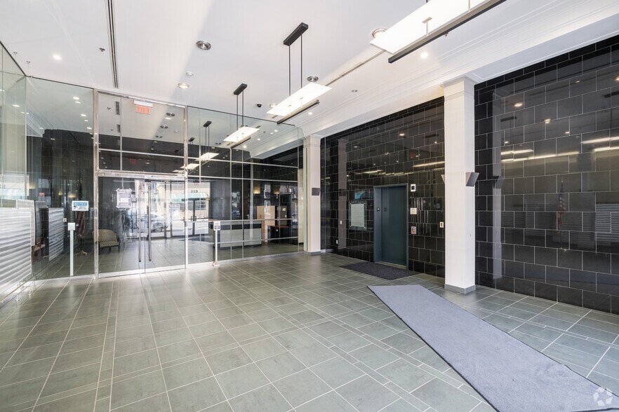 More Photos Of 111 N Washington Ave, Scranton General Retail For Lease