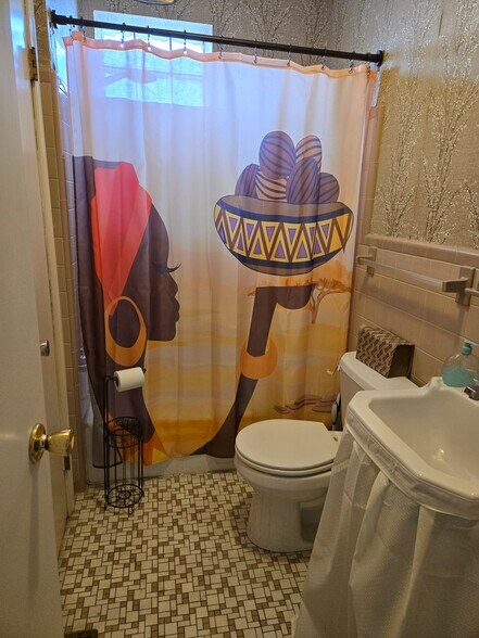 More Photos Of 3739 Wilkens Ave, Baltimore Medical For Lease