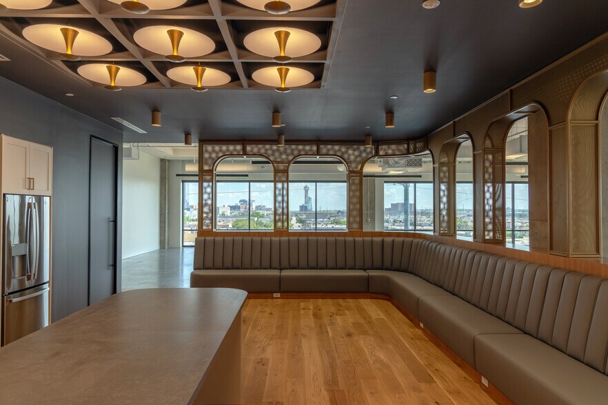 More Photos Of 1333 Oak Lawn Ave, Dallas Office For Lease