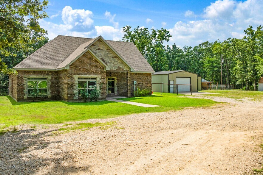 More Photos Of 821 County Road 43830, Paris Multifamily For Sale