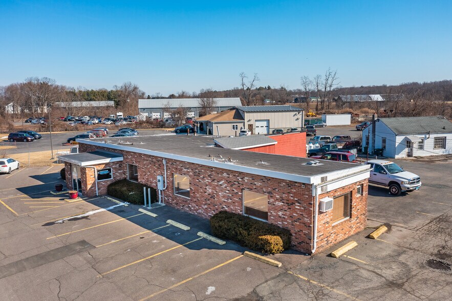 More Photos Of 255 S Main St, East Windsor Restaurant For Sale