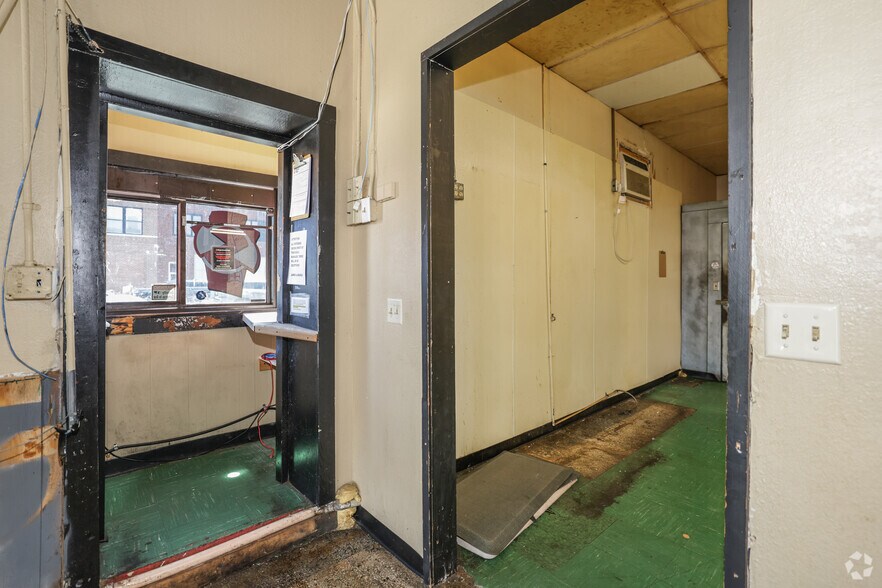 More Photos Of 140 E Main St, Pawhuska General Retail For Sale