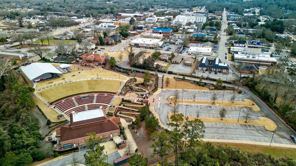 More Photos Of 316 N Lewis St, Lagrange Medical For Lease