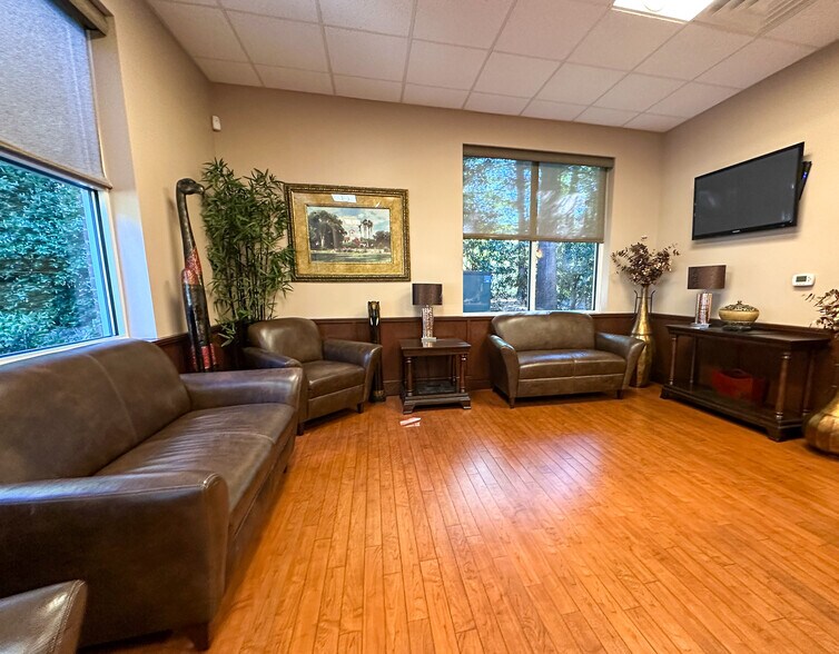 More Photos Of 662 Veterans Pky, Clayton Medical For Sale