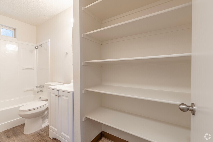 More Photos Of 2520 Hyacinth St NE, Salem Apartments For Sale